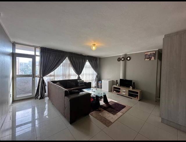 2 BEDROOM APARTMENT FOR SALE IN SUNNYSIDE